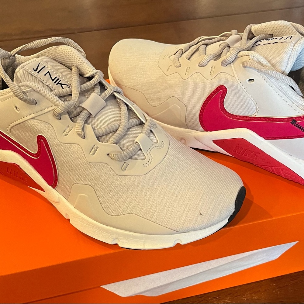 Nike womens legend essential 2